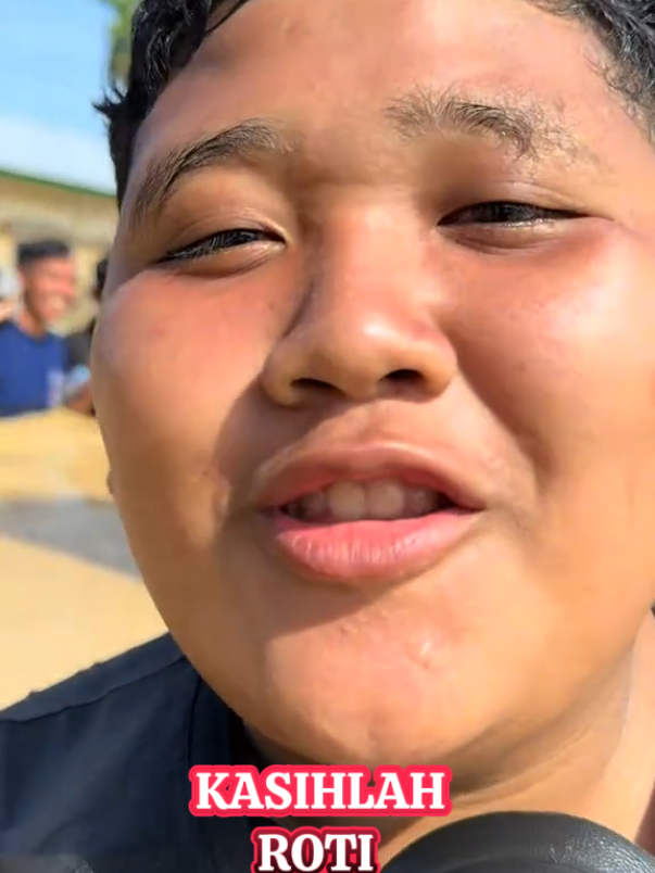 Kasihlah Roti Bocah viral di tengah bencana banjir yang bikin gemes. 😀🥰 #banjir #viraltiktok #tiktokviral #trend #fyppppppppppppppppppppppp 