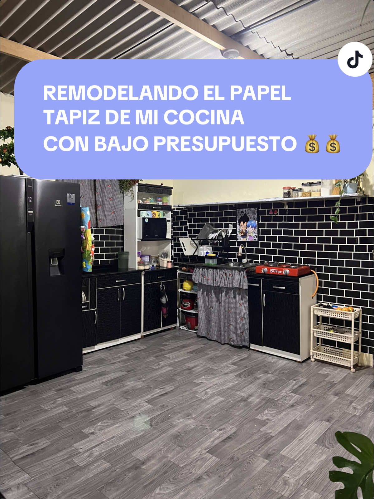 Remodelando el papel tapiz ,con bajo presupuesto 🌸🥰 IG: Yessykhael 🫶🏻 #cocina #remodelacion #papeltapiz #cachinagrau #paratii 