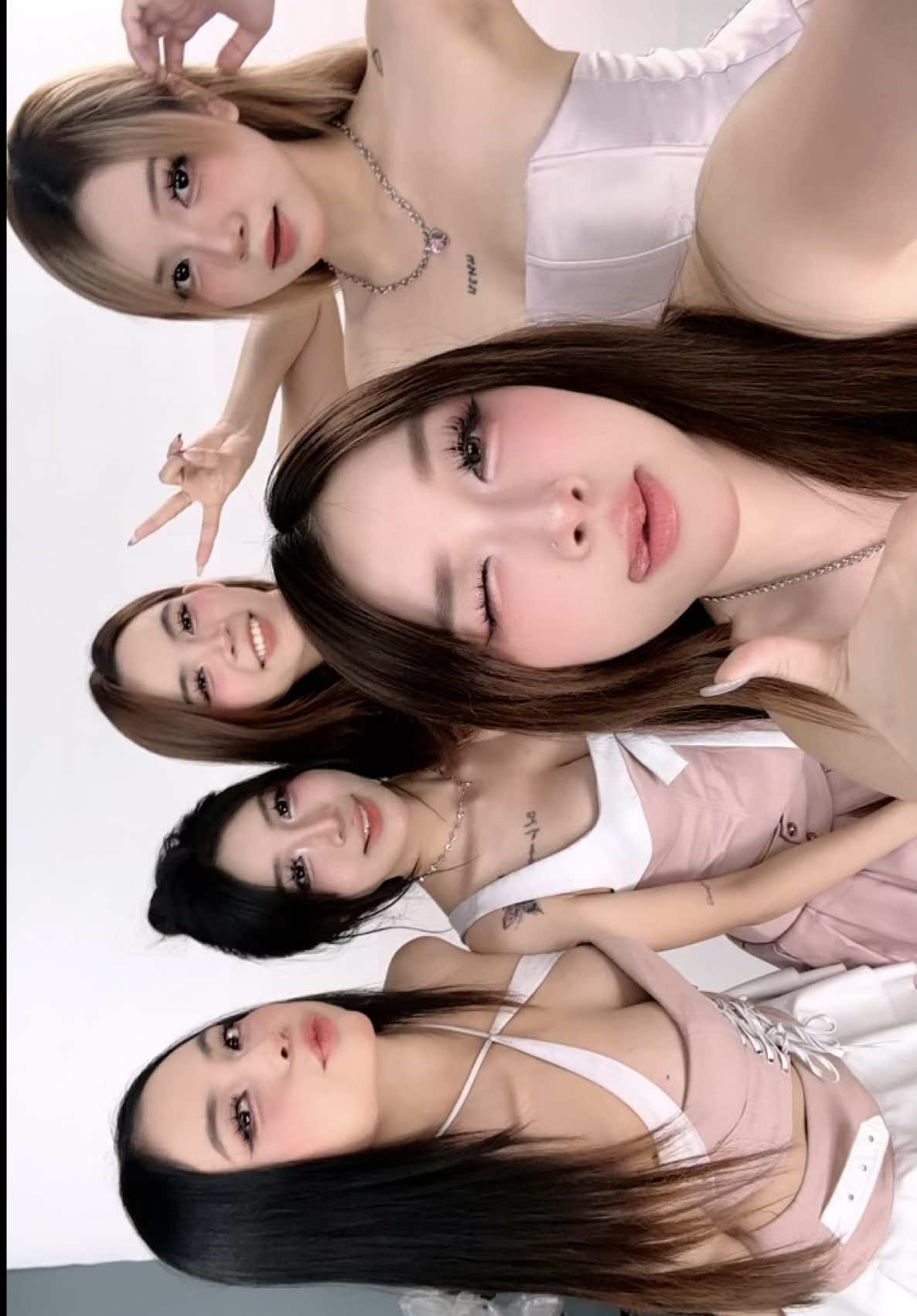 Khong biet ghi gi ca🫶#athenagirls #tiktoklive #tiktokdance 