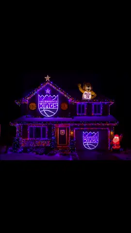 This house isn’t just celebrating Christmas—it’s throwing a full-court holiday party in honor of the Kings. Purple lights pulse like playoff energy, Slamson stands proud like a lion in winter, and every ornament is a tribute to loyalty, legacy, and light. From the garage logo to the rooftop star, it’s a reminder: in this kingdom, the holidays are royal, and every night is game night. Let the season shine in purple and silver. 👑🎄 @sacramaentoking  #goldbloodedChronicles #kings #norcal #You 