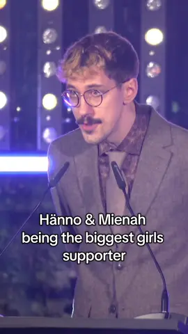 mein Highlight des Abends <3 #streamawards #twitch #reved #girlssupport  @HandOfBlood @mienah @Reved  @ROSEMONDY 🌹 