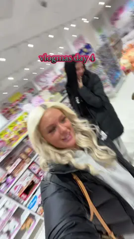 i’m so bad at this hopefully the end of the month i can give yall some good vlogs 