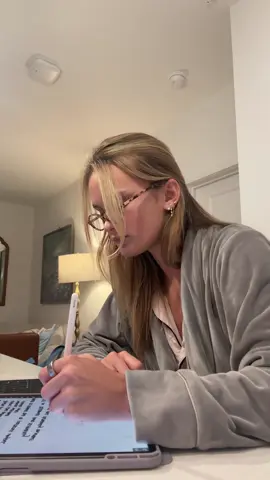 Happy Vlogmas day 4! ❤️🧑‍🎄#vlogmas2025 #christmastime #dayinmylife 