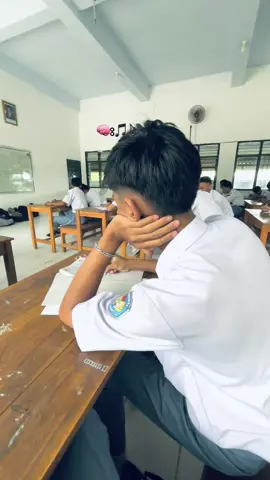 😟😟 #foryou #smkpgri1nganjuk #skarisa #fyp 