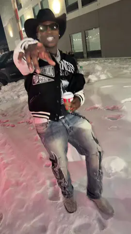 ITS SO COLD OUT HERE IN FORT WAYNE INDIANA, I GOT MY TEA IN THE AIR TONIGHT🤣🔥🔥🔥 #MikeClarkJr #cupsintheairchallenge #fypシ #explorepage✨ #starbucks 