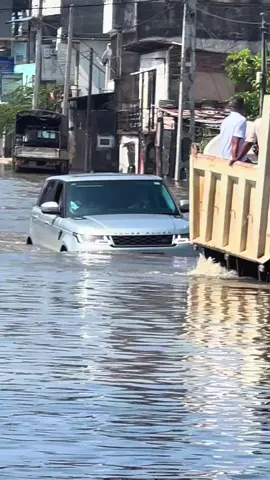 Easyyy #fypシ゚ #foryoupage #flood #rangeroversport #trendingvideo 