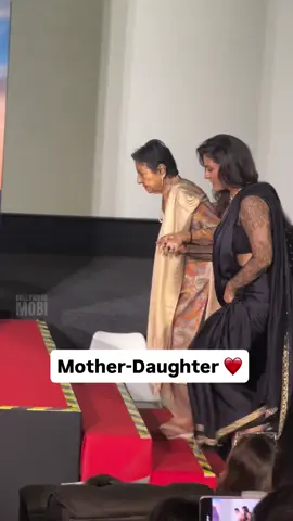 Kajol held her mother’s hand to take her on stage 🥹  #instantbollywood #kajol 