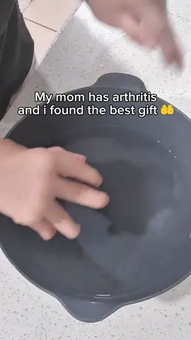 Share this with anyone whose hands are tired #massage#massagetherapy#handmassage#handpain#arthritis