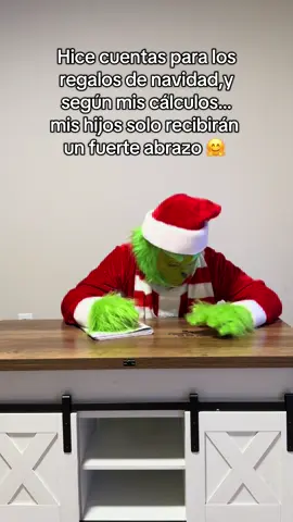 No alcanzaron regalo los hijos #meme #risa #humor #grinch #navidad 