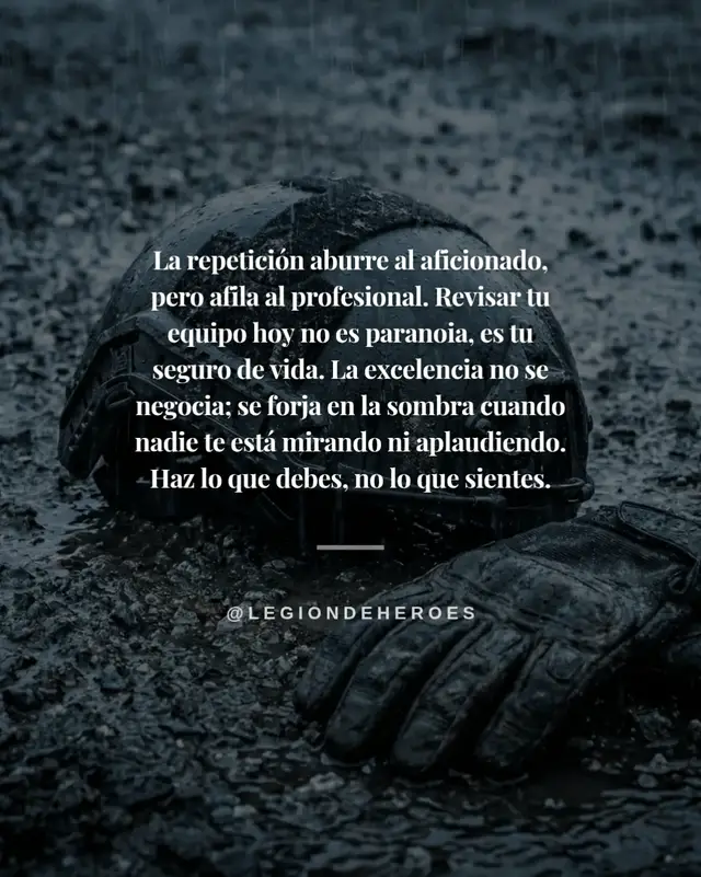 Muchos abandonan cuando la rutina se vuelve pesada. Cuando revisar el equipo, planear escenarios, estudiar patrones o entrenar procesos parece una obsesión. Pero quienes vivimos la calle, el terreno y la presión real, sabemos algo que afuera no entienden: la repetición no es monotonía, es supervivencia. La transición a la vida civil expone esta misma verdad. Lo que antes era protocolo ahora se vuelve disciplina personal. En la Reserva Activa o fuera del uniforme, nadie te exige excelencia… y ahí es donde se filtra quién sigue siendo profesional y quién se queda siendo aficionado. Ese vacío de propósito, el ruido mental y la sensación de que nada allá afuera tiene el mismo peso, suele aparecer. Justo ahí es cuando más cuenta el carácter y menos la emoción. Haz lo que sabes que debes, aunque nadie lo aplauda. 🛡️ La Seguridad Privada, el Liderazgo Táctico y el Mindset Policial son más que credenciales: son principios. La revisión diaria, la honestidad brutal contigo mismo y la disciplina silenciosa son la línea que separa a un veterano preparado de otro que solo recuerda lo que fue. La Transición Militar no exige nostalgia, exige estándares. Competencias, método y mentalidad. Fuera del uniforme, el mercado no paga galones: paga excelencia, confiabilidad y pensamiento frío. No se trata de esperar reconocimiento, sino de actuar en la sombra, como siempre lo hiciste. La excelencia se entrena cuando nadie mira; la misión ahora es que tu civilidad sea tan sólida como lo fue tu servicio. Somos más de lo que hicimos en operaciones. Somos lo que seguimos exigiéndonos cuando la lluvia cae y el terreno se vuelve incómodo. Ese compromiso silencioso con el deber, incluso sin aplausos, sigue siendo nuestro seguro de vida. 🦅 Quiero leer a los que se reconocen en esto: ¿En qué momento entendiste que la disciplina que te formó es también tu arma más útil fuera del uniforme? ¿Qué hábito mantienes hoy, incluso cuando nadie lo espera de ti? #VeteranosColombia #SeguridadPrivada #ReservaActiva #Estoicismo #Disciplina