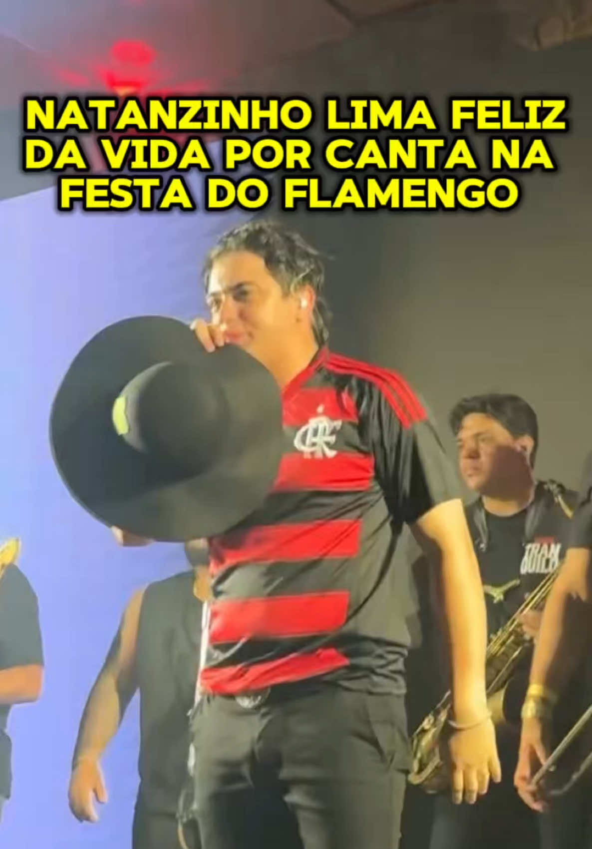 Natanzinho Lima feliz da vida por canta na festa do Flamengo! 🖤❤️👏 #flamengo #mengao #futebol #natanzinholimaoficial 