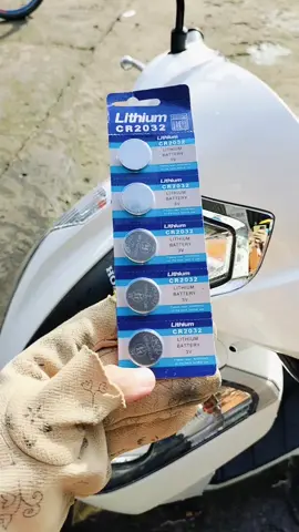 vỉ pin tiện lợi cho ai xài khoá thông minh#shopbichhuyen #pinkhoaxemay #pin #pincucao #pincr2032 