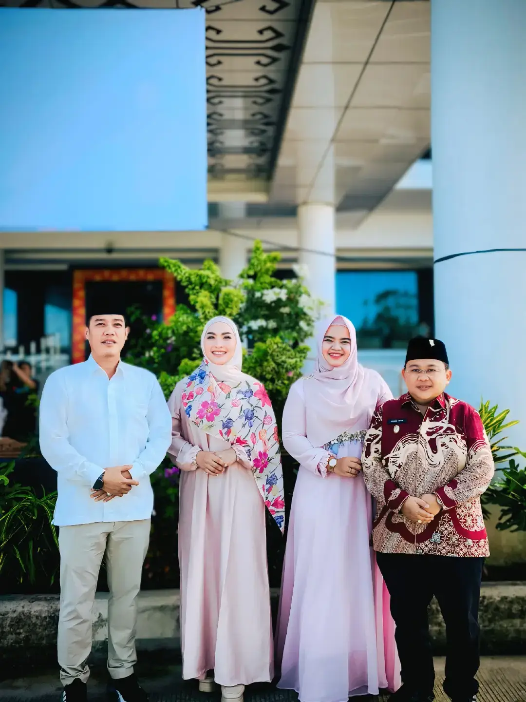 Assalamualaikum, Tabik Pun  Alhamdulillah hari ini saya berkesempatan hadir di acara Pelepasan Umroh Kabupaten Pesisir Barat Tahun 2025. Semoga Berjalan Dengan Lancar, Sehat Selalu dan Kembali Ke Pesisir Barat dengan Keadaan Sebaik-baiknya Minak Muakhiku ♥️♥️🫶 #umroh #pelepasanumroh #deaderikatopani #fyp #pesisirbarat 