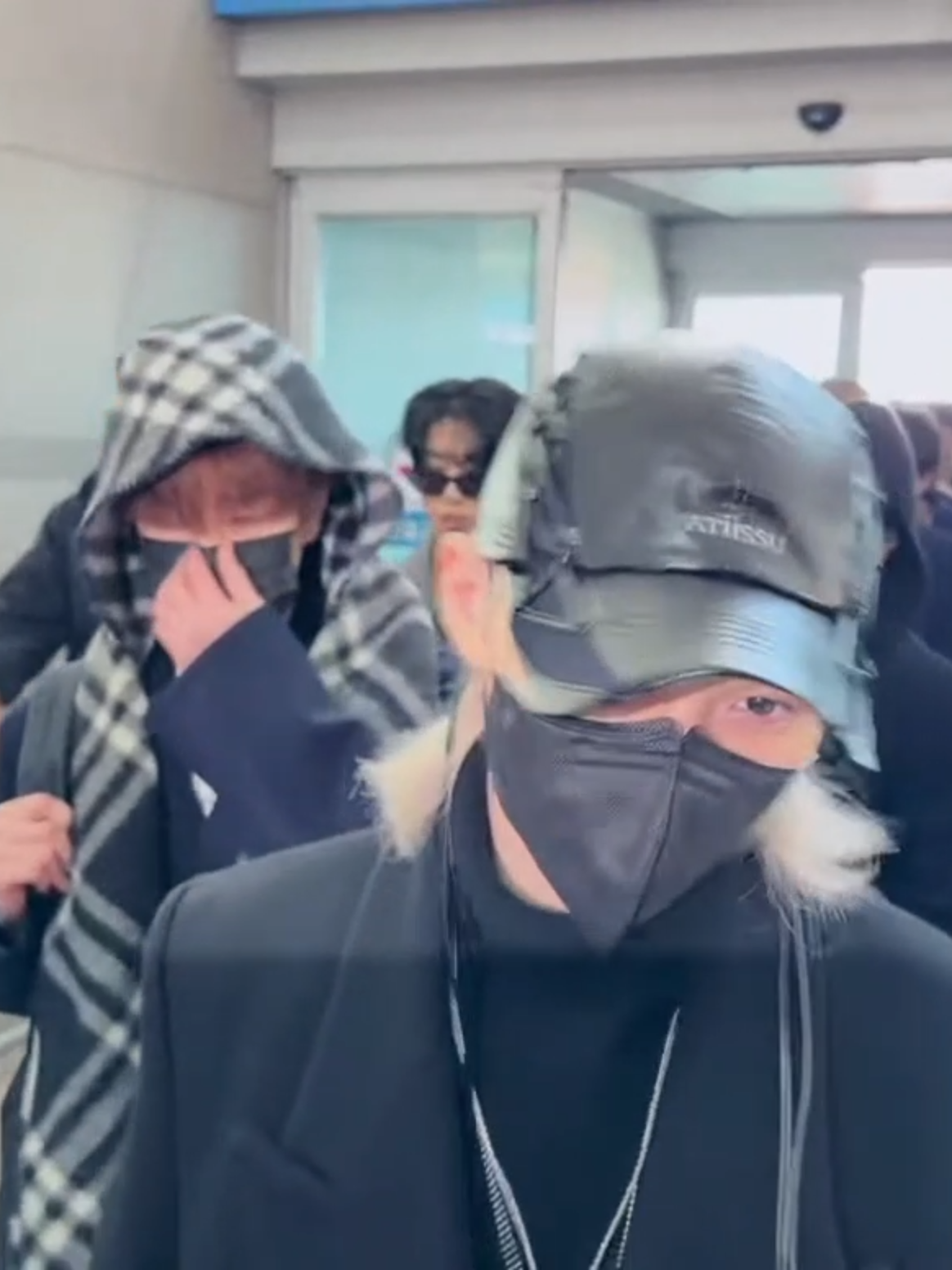 051225 Have a safe flight boys! May the skies be kind and the trip be peaceful~ 💙 Lee Know!! 😭😭 Stray Kids are departing to Kaohsiung for AAA 2025 #StrayKids #스트레이키즈 #Felix #필릭스 #AAA2025