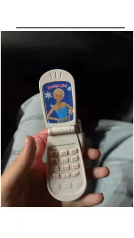 girls first iphone 😩😂#grwomyaccount #foryoupage #funnyvideos #forward ... ❤️