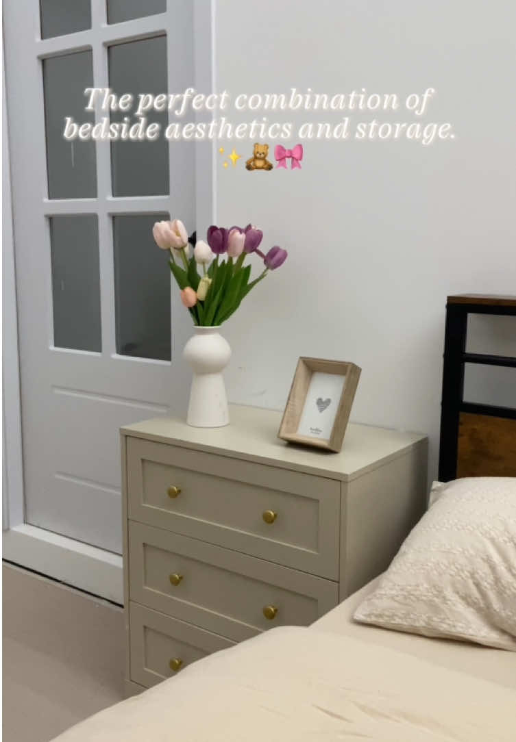 The perfect combination of bedside aesthetics and storage.#tiktokshopholidayhaul #bedsidetable #nightstand #storage #drawer 
