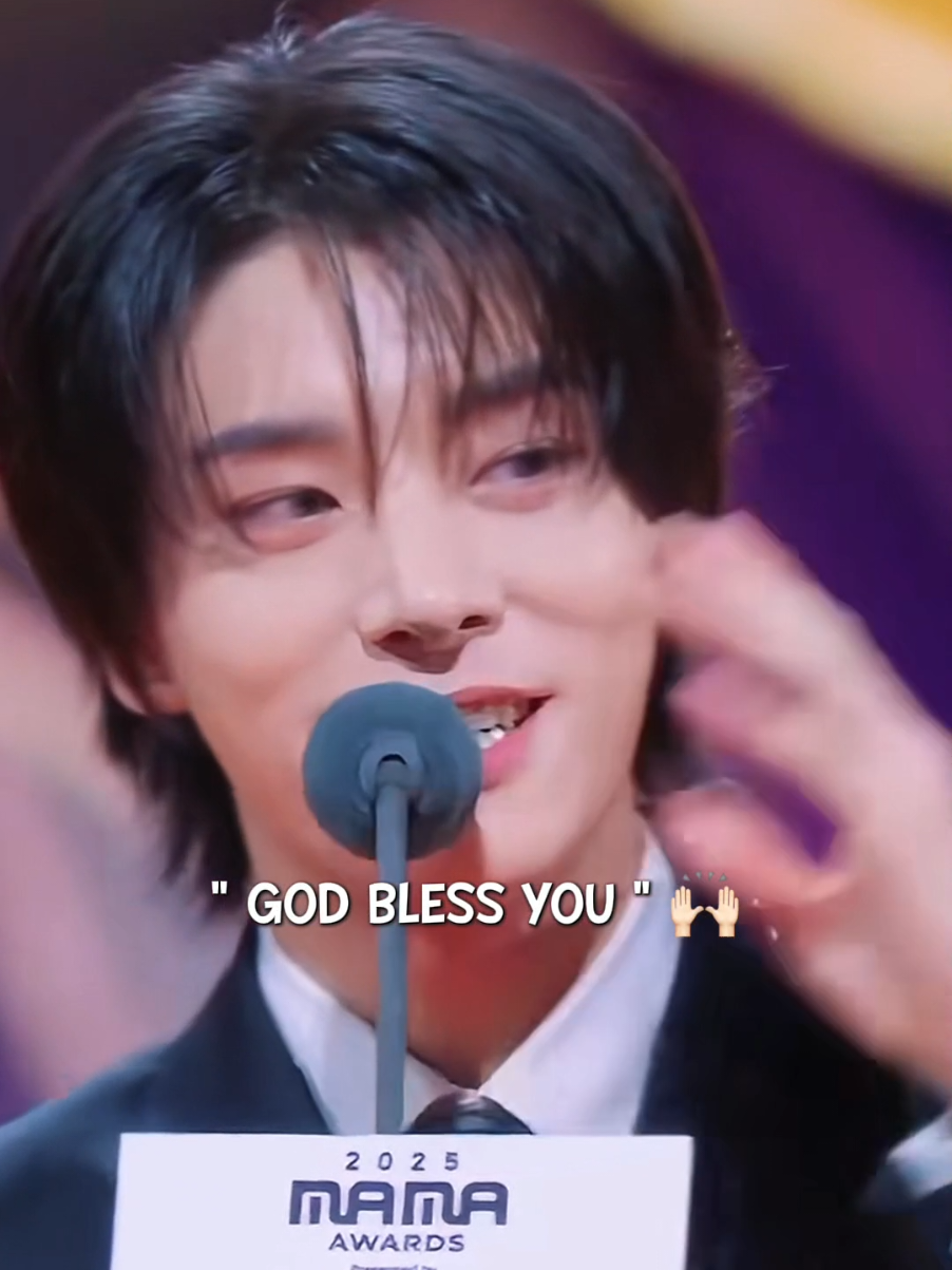God bless you too, jake 🙌🏻💗 bahkan sebelum mengucapkan itu, dia lihat ke atas dulu...I know what you mean. You're saying thank's to God, right? #jake #simjaeyun #enhypen #kpop #fyp @enhypen 