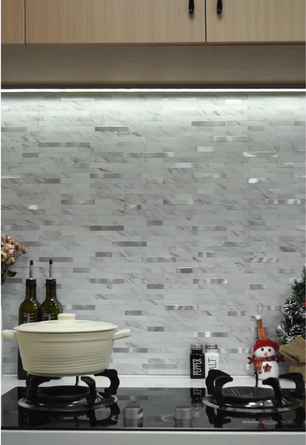 Peel and stick tiles #peelandsticktile #stickgoo #diyproject #christmasdecor #kitchendesign 