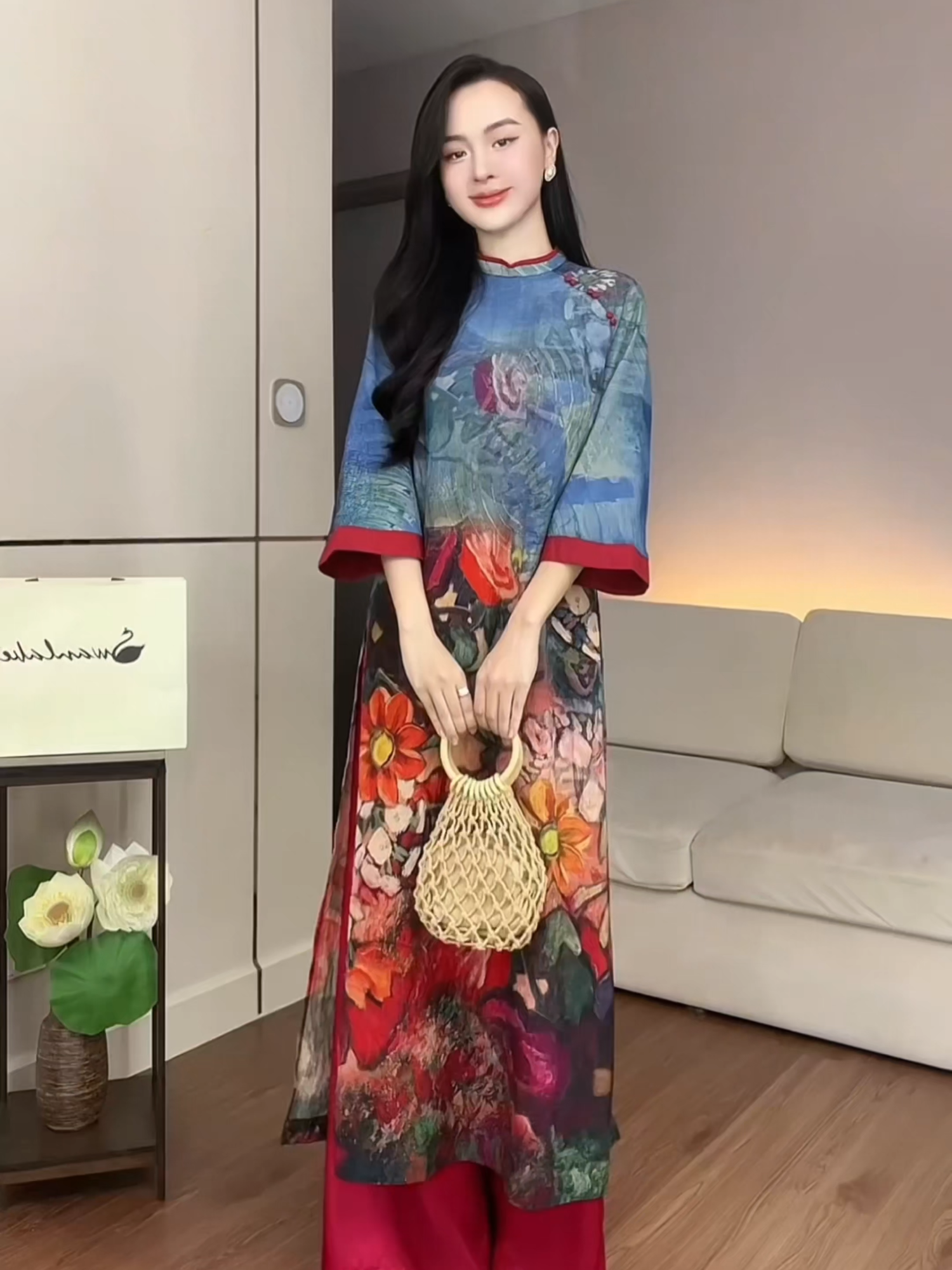 Áo dài Họa Sắc đã về sẵn rồi các chị ơi! Thiết kế đẹp xuất sắc như thế này thì các chị tranh thủ chốt đơn ngay nha! _______ Áo dài HỌA SẮC (SKU: L13159) #aodai #aodainu #aodaitruyenthong #aodaivietnam