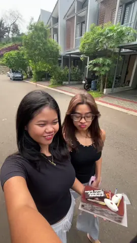 Orraangg adhaa gagall surprise 🤣