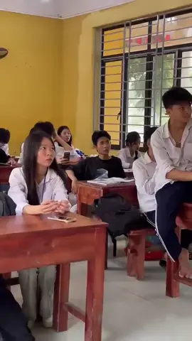 leeminho mới qua Việt Nam học nên hơi lagg