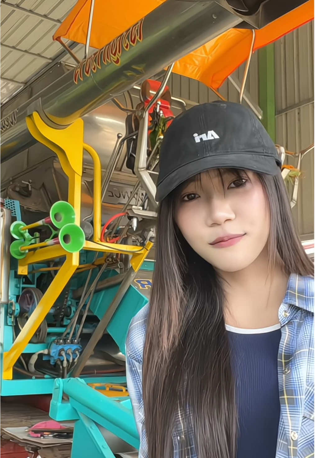 มักบ่น้อผู้สาวรถเกี่ยว จบฤดูกาลแล้วได้กี่ไร่กันน้ออ#รถเกี่ยวปานเจริญ #วัยรุ่นทรัพย์ศิริ #ฟีด 