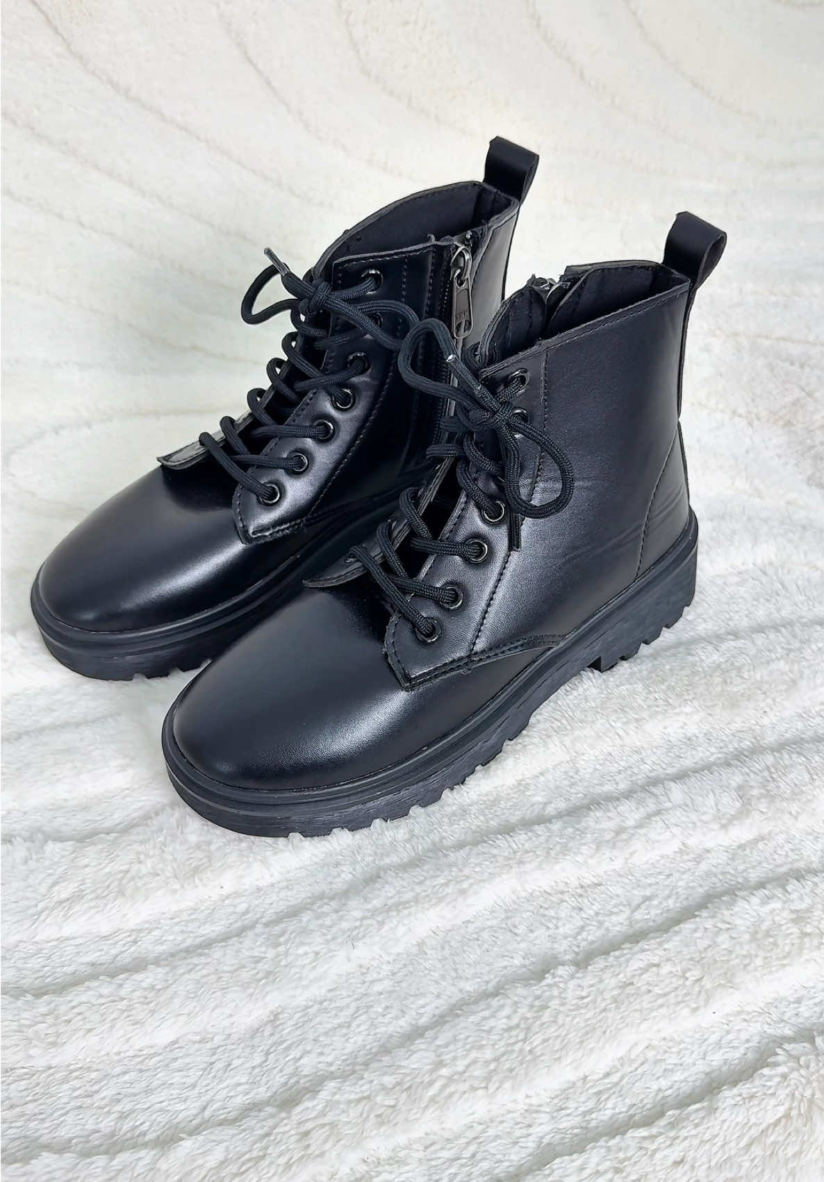 Outfit lạnh + đôi này = xuất sắc luôn 😍❄️ #giaynu #haanshoes #luoi #thoitrangnu #bốt 