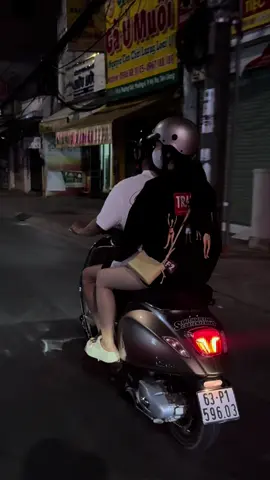 Nghèo vậy mà vui  #xuhuongtiktok #vespa 