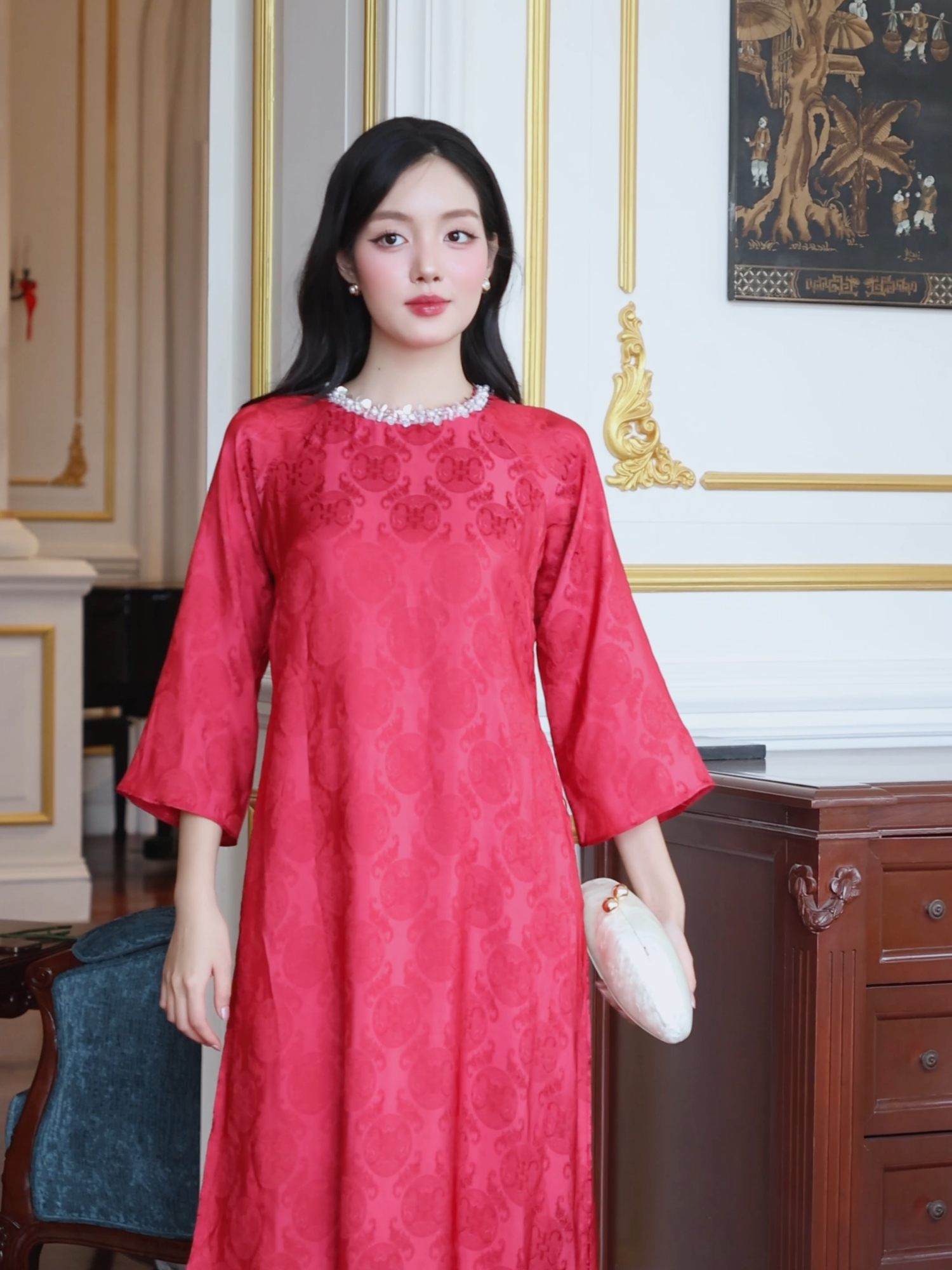 Set áo dài gấm cổ viền dây kim sa K4584T ✨ SET ÁO DÀI GẤM CỔ VIỀN DÂY KIM SA NỔI BẬT MỌI GÓC NHÌN với chi tiết kim sa tinh xảo và chất gấm sang, tạo hiệu ứng lấp lánh rất thanh nhã. ✨#BBSTORES #thoitrangnu #aodai #cuoinam