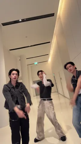 'BB' This is beat of P’ #MarkTuan !  Thank you so much for having us and joining our BB Challenge. It’s a dream come true! Last night was so lit 🔥 BUS - BB OFFICIAL MUSIC VIDEO OUT NOW! 🔗: youtu.be/-NKioeH1iwQ   MUSIC ON ALL STREAMING 🔗: Becauseofyouishine.lnk.to/BUSBB #BUS_BB_CHALLENGE #KHUNPOL #NEXnattakit #BUSbecauseofyouishine 