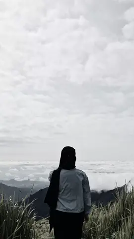 Dari caramu memperlakukanku, harusnya aku sadar bahwa kamu tidak seserius itu:') #fyppppppppppppppppppppppp #fypシ 