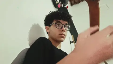 refrões da minha música que estou fazendo, tava em uma posição ruim por isso ficou meio estranho meu braço 🥲