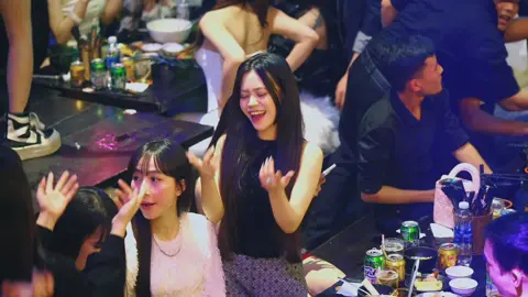 Ngắm ít thôi, còn muốn ngắm nữa ghé #hookbeergarden nhaaaa #beergarden #beergarden #hue 