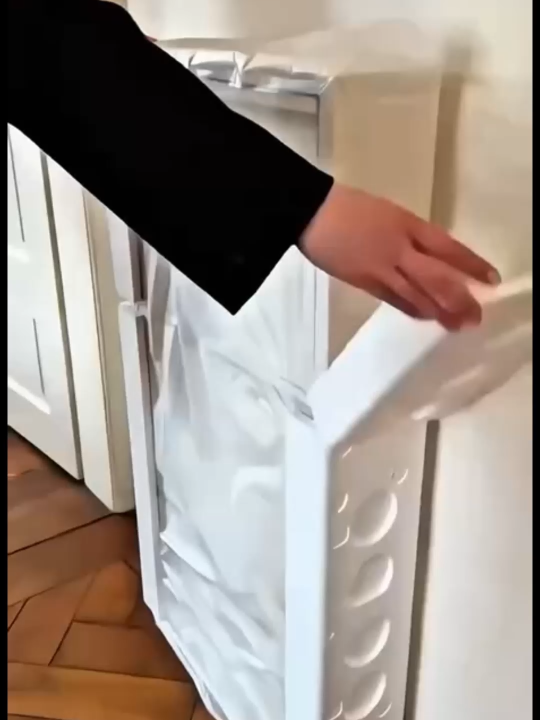 Chega de bagunça! 🥿👟 Organize seus calçados com estilo e praticidade com a sapateira vertical em inox VITOR. Modelos de 5 a 7 andares, perfeita pra espaços pequenos, leve e fácil de montar! #SapateiraVertical #OrganizadorDeSapatos #ArmárioDeSapato #Inox #EspaçoPequeno #CasaOrganizada #DiyOrganização #SapateiraCompacta #DicaDeOrganização #OrganizaçãoPrática