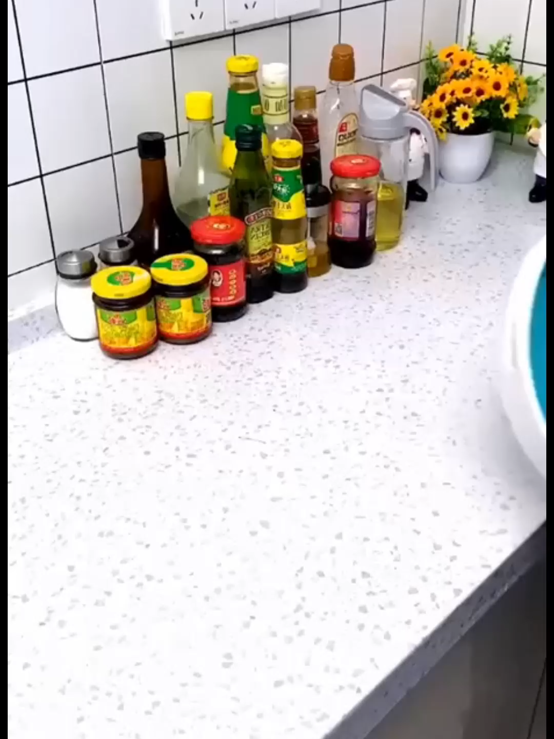 Gira e organiza tudo! 🔄✨ Organizador redondo giratório de 23cm — ideal para temperos, produtos de limpeza, skincare ou o que você quiser! Compacto, prático e cabe em qualquer cantinho! #OrganizadorGiratório #OrganizaçãoPrática #CozinhaOrganizada #SkincareStorage #DespensaTop #DiyOrganização #Promoção #CompreiOrganizei #OrganizeComEstilo #CasaClean