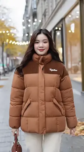 Khi thời tiết trở lạnh, một chiếc áo phao vừa ấm áp vừa thời trang là lựa chọn không thể thiếu cho các nàng. Áo khoác W0PHF25001 đến từ 5S FASHION được thiết kế hiện đại với phom dáng Slim Fit, nhấn nhá với chi tiết can phối tạo điểm nhấn tinh tế, giúp giữ ấm hiệu quả mà vẫn đảm bảo phong cách năng động, trẻ trung trong nhiều hoàn cảnh – từ đi học, đi làm, đến dạo phố mùa Đông. Thiết kế: Phom dáng Slim Fit, ôm vừa cơ thể, tôn dáng gọn gàng mà vẫn thoải mái khi vận động. Thiết kế phối chất liệu nhung tăm ở cầu vai – cổ áo, tạo điểm nhấn khác biệt, tăng tính thẩm mỹ tổng thể. Khóa kéo trơn mượt, chắc chắn, che phủ tinh tế bằng lớp can phối, tăng độ kín gió, giữ nhiệt tốt. Túi chéo hai bên có nắp trùm, giúp giữ ấm tay và cất giữ đồ dùng tiện lợi. Logo thêu “Together” nổi bật tinh tế ở ngực trái, thể hiện thông điệp kết nối, trẻ trung. Chất liệu: 100% Polyester: Bề mặt mềm mại, siêu nhẹ, chống gió tốt, nhồi bông dày vừa, mang lại khả năng giữ ấm tối ưu nhưng vẫn nhẹ nhàng khi mặc. Bông tấm chắc chắn, ấm áp, thoải mái giặt máy không lo xê dịch Màu sắc: Đen, Hồng, Trắng kem Size: S – 3XL Cách sử dụng: Nên giặt tay/giặt máy với nhiệt độ không quá 30 độ ở chu kì trung bình và vòng quay ngắn Không nên giặt máy quá nhiều lần và thường xuyên Không sử dụng bàn chải cứng cọ mạnh lên bề mặt Sử dụng bột giặt/nước giặt trung tính Phơi sản phẩm ở nơi khô ráo thoáng mát và tránh ánh nắng trực tiếp Cách bảo quản: Nên lộn trái khi phơi Bảo quản nơi khô ráo, tránh những nơi ẩm thấp Là (ủi) ở nhiệt độ trung bình Sắm ngay tại  5S FASHION ￼￼￼￼￼￼ Thu gọn Đánh giá sản phẩm 5 0 đánh giá Chia sẻ nhận xét của bạn về sản phẩm này  Đánh giá Kèm ảnh (0)  5 (0)  4 (0)  3 (0)  2 (0)  1 (0) ￼ SẢN PHẨM TƯƠNG TỰ ￼ ￼ -25% ￼ ￼ ￼ ￼ 5/5  Áo Phao Nữ 5S FASHION W-PUFFER HEATLOCK Mặt Vải Hiệu Ứng W0APH25007 619.000đ 829.000đ 45 sản phẩm đã bán ￼ Mới ￼ ￼ 5/5  Áo Khoác Phao Gile 5S FASHION Vải Hiệu Ứng Cao Cấp W0APH25006 689.000đ 25 sản phẩm đã bán ￼ Mới ￼ ￼ 5/5  Áo Phao Nữ 5S Fashion Màu Đen Chần Bông Nhẹ Phom Slimfit W0APH25001 929.000đ 39 sản phẩm đã bán SẢN PHẨM BẠN ĐÃ XEM GẦN ĐÂY ￼ ￼ -25% ￼ ￼ ￼ ￼ 5/5  Áo Phao Nữ 5S FASHION W-PUFFER HEATLOCK Mặt Vải Hiệu Ứng W0APH25007 619.000đ 829.000đ 45 sản phẩm đã bán ￼ Áo Phao Nữ Can Phối Nhung Cổ Trụ 5S Fashion Phom Slimfit W0PHF25001 999.000đ 4.8/5 198 sản phẩm đã bán Màu sắc: Hồng ￼ ￼ ￼ Kích thước: XS XS