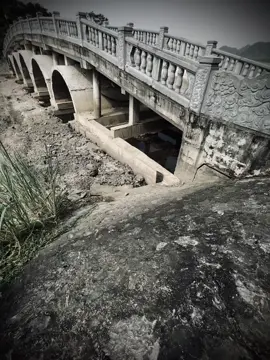 “有些人，彼此生命中的过客既是一种福气，也是一种永远无法愈合的伤口。