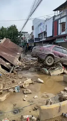 Update banjir hari ini, jum’at 5 Desember 2025,  Kuala Simpang  📍Kuala simpang, Aceh Tamiang.  #updatebencanaaceh #banjiraceh #jembatanputus #kualasimpangacehtamiang 