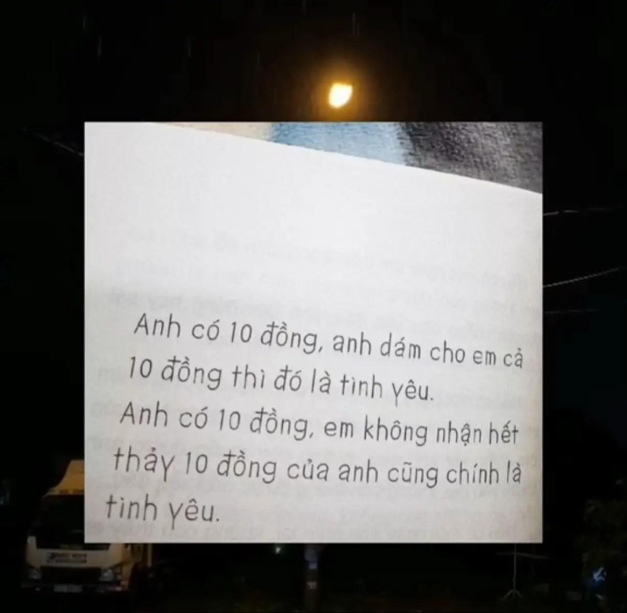 Người thương bạn chỉ sợ lo cho bạn không đủ. Kẻ không thương bạn lại sợ cho bạn quá nhiều. Người tặng mười vẫn chưa từng nói: 