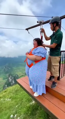 funny fails 🤣🤣🤣🤣 #fyp #zipline #trending #ziplinefail #tiktokvn 
