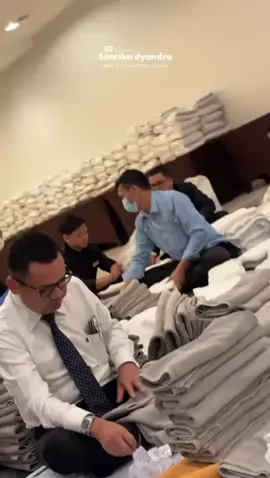 sebagai bentuk kepedulian kami, Hotel Santika Premiere Dyandra Medan mempersiapkan 1000 paket linen berisikan handuk dan sprei layak pakai untuk diberikan kepada masyarakat yang terdampak #pray4sumatera #banjirbandang 