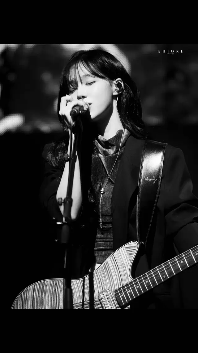 Là một người yêu thương Minjeong mình cảm thấy thật xót xa khi nhìn thấy tên chị ấy bị cuốn vào hàng triệu lời chỉ trích chỉ vì một tin đồn hẹn hò.Chị ấy vốn là một ca sĩ luôn và đang nỗ lực cống hiến vì fan và những người tin tưởng chị ấy,Minjeong sống rất tử tế chưa từng làm điều gì quá đáng để phải nhận sự công kích nặng nề từ người khác và ngay chính cả fan như vậy.Thế nhưng không hiểu tại chỉ vì có tin đồn liên quan đến một người nổi tiếng khác,một bộ phận fan và cư dân mạng lại không ngần ngại buông ra những bình luận toxic có phần quá đáng và Minjeong không đáng bị biến thành bia đỡ đạn cho những cảm xúc của riêng các bạn và nếu đã là fan thì ai chẳng muốn idol mình có hạnh phúc,Minjeong chị ấy cũng chỉ là người bình thường có quyền yêu thương và được yêu thương như bất kỳ ai trong cuộc sống.Và mình chọn bảo về chị ấy bằng sự văn minh và lý trí,Minjeong xứng đáng với sự tôn trọng và yêu thương dù có chuyện gì mình vẫn sẽ ở bên cạnh với tư cách là một người yêu thương Minjeong. #winteraespa #minjeong 