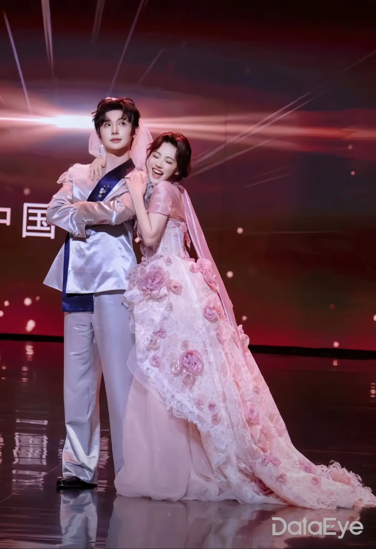 Không chỉ là đồng đội, còn là gia đình. Và hôm nay, chúng ta cùng chiến thắng! 🏆❤️ _____ #朱一未 #白昕怡 #朱一未白昕怡 #xh #xuhuong 