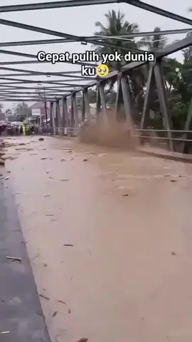 Pray for LANGKAT SAWIT SEBERANG 26,27 NOVEMBER 2025😭😭 semoga kita selalu ingat kepada Allah dan lebih mendekatkan diri lagi kepada Allah SWT.  masih bersyukur Alhamdulillah masih diberi nyawa, keluarga yg utuh🥲soal harta bisa dicari lagi sama sama.  semangat LANGKAT KU🥰 #banjirbandang #banjir #langkat #langkat_sumatera_utara #sawitseberang 