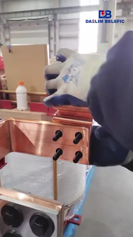 Fixed the copper row on the body of the 1500kVA transformer #daelimtransformer #electrical #insulation #transformer #shorts 