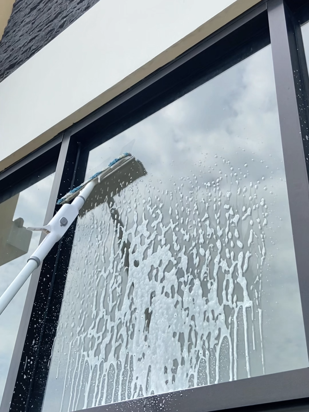 “Kaca langsung cling tanpa effort! BOOMJOY 3 in 1 ini bikin bersih-bersih jadi lebih cepat & satisfying ✨” #boomjoyindonesia #wiper3in1 #cleantok #bersihbersihrumah #alatviral2025 #fypindonesia #viralbanget