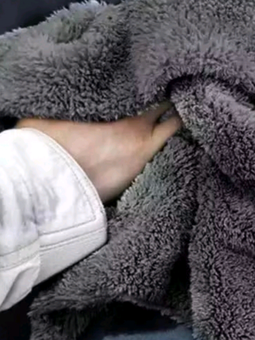 : 🧽✨ “Sobrang lambot! Para kang naghahaplos, hindi naglilinis.” 🫧 “Seametal microfiber — malambot pero malakas maglinis!” 🧼💨 “Soft to the touch, solid sa linis.” 🌀 “Di gasgas, di kupas — puro lambot lang.” 👌✨ “Pag hinawakan mo… ibang level ang lambot!” 🧽🖤 “Malambot, makapal, at legit pang-premium.” 🫶 “Kapag microfiber na malambot ang hanap, ito na ‘yon.”