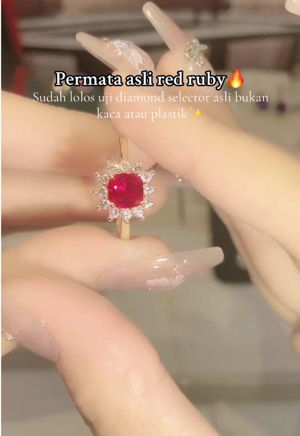 ✨Tampil mewah & elegan dengan kilauan sempurna dari American diamond asli💎 Beli saat LIVE dapat FREE box eksklusif + garansi 1 tahun! 💍 Jangan lewatkan kesempatan tampil stunning dengan harga terbaik! #jewelry #luxuryvibes #pershiasan #tiktoklive #livehighlight 