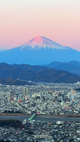 街を見守る日本のシンボル🗻 #日本 #富士山 #冬 #絶景 #おすすめ 