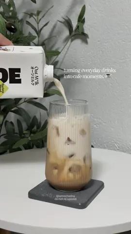 Turning everyday drinks into cafe moments using this wireless and portable frother and mixer. ☕️🍵 #milkfrother #mixer #frother #icedcoffee #matcha 